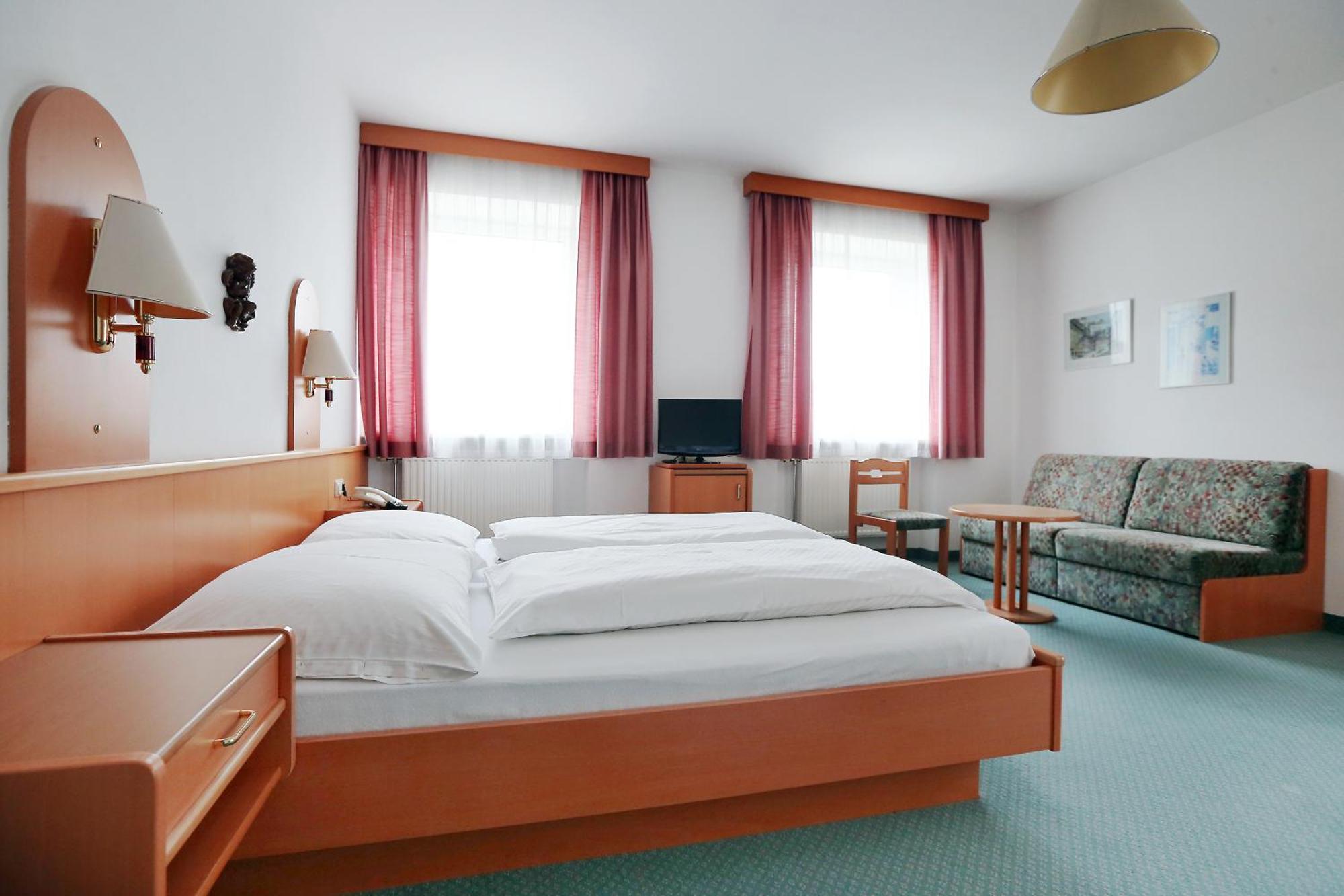 Gasthof Zur Linde Hotel Neuhofen an der Ybbs Exterior photo
